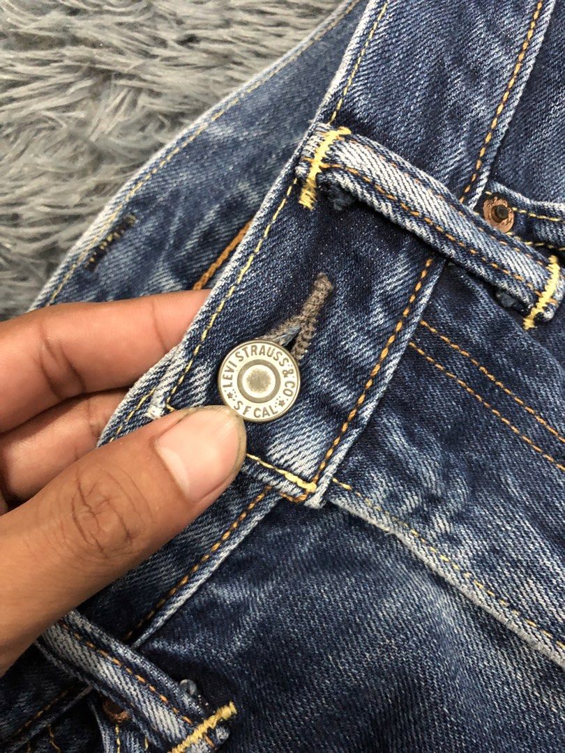 Levi’s 511 Denim Pants (Category: Jeans) located in Manila. Submitted by raremountain00 (Listing ID 1456758004, Image 3). Description: Authentic Excellent condition Issue check last picture .