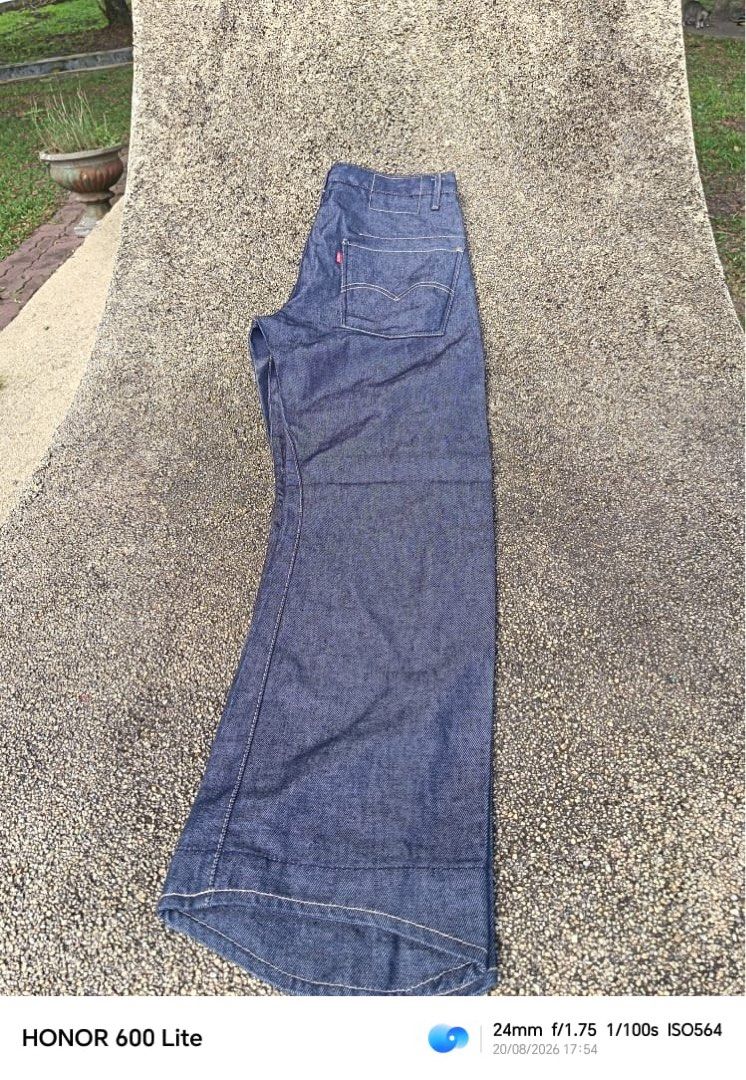 Levis engineered (Category: Activewear) located in Kuantan. Submitted by pilitokima58766 (Listing ID 1456693249, Image 3). Description: Size 32 Labuh 43.
