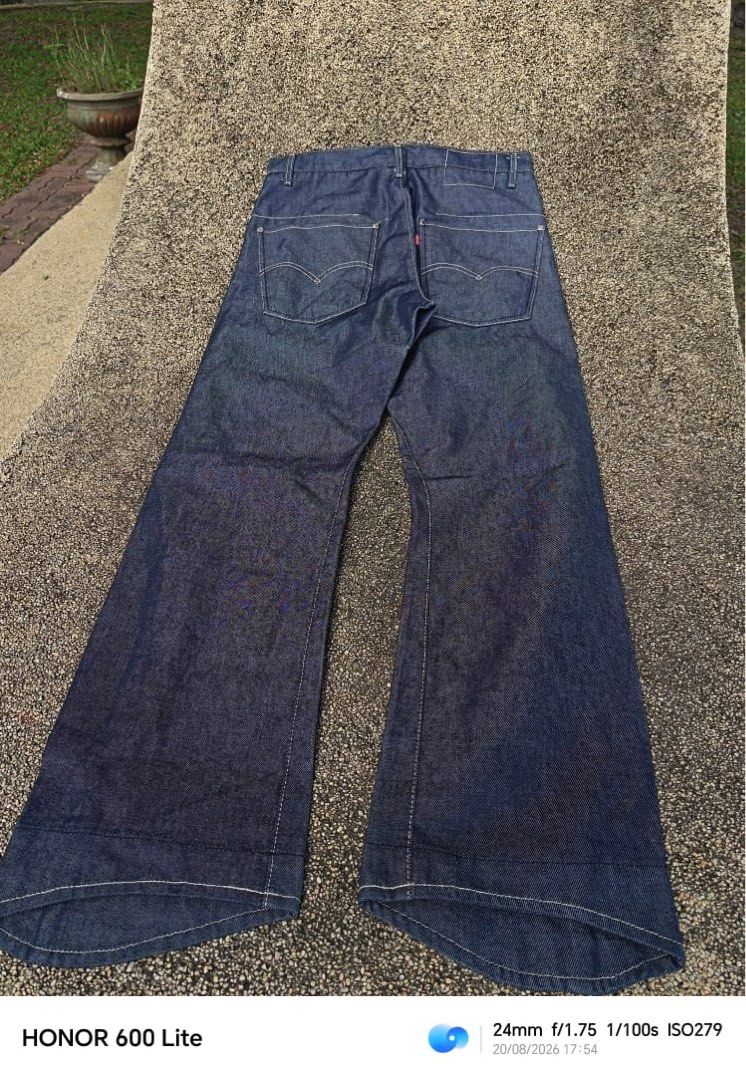 Levis engineered (Category: Activewear) located in Kuantan. Submitted by pilitokima58766 (Listing ID 1456693249, Image 2). Description: Size 32 Labuh 43.