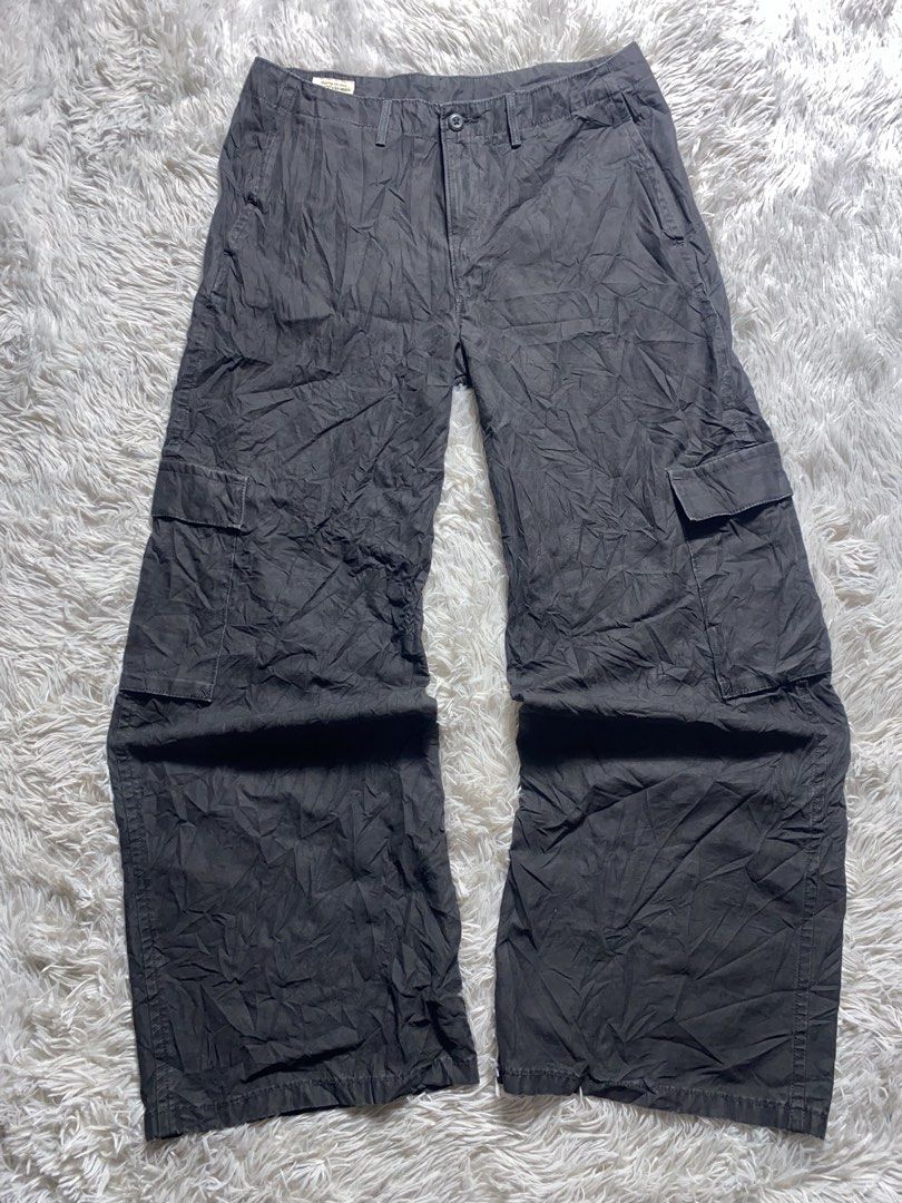 LEVI'S® MEN'S BAGGY FIELD CARGO (Category: Jeans) located in Sibulan. Submitted by hunt_mafia (Listing ID 1456727010, Image 1). Description: LEVI’S® MEN’S BAGGY FIELD CARGO Size 31 Width- 22 Length-43 Hem-12 Excellent condition Free vouch for safe transaction Unli video call with item 1k+sf Loc: Sibulan Negros Oriental Payment first .