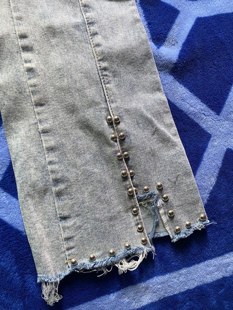 Light Wash Flare Jeans with Studded Hem (Category: Jeans) located in Caloocan City. Submitted by lienzonius (Listing ID 1456675381, Image 2). Description: - Light wash denim jeans - Flare leg style - Studded detail along the hem - Some fraying and distressing at the bottom - Button and zip closure - Front and back pockets.