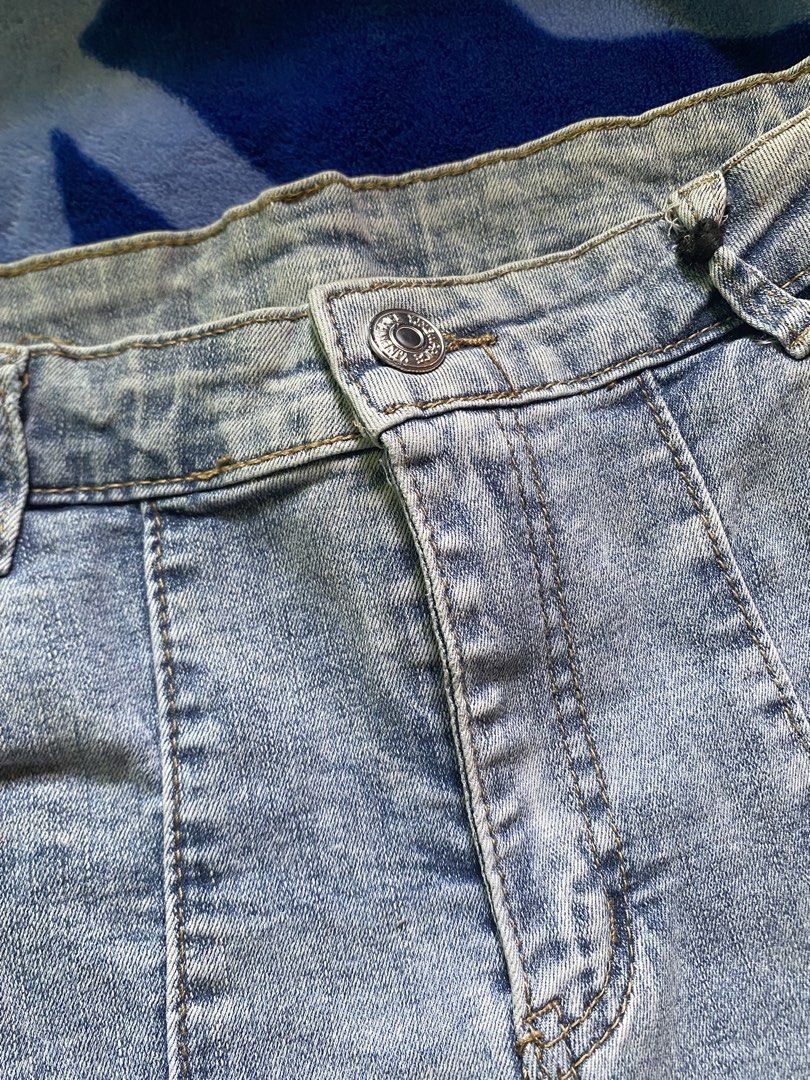 Light Wash Flare Jeans with Studded Hem (Category: Jeans) located in Caloocan City. Submitted by lienzonius (Listing ID 1456675381, Image 3). Description: - Light wash denim jeans - Flare leg style - Studded detail along the hem - Some fraying and distressing at the bottom - Button and zip closure - Front and back pockets.