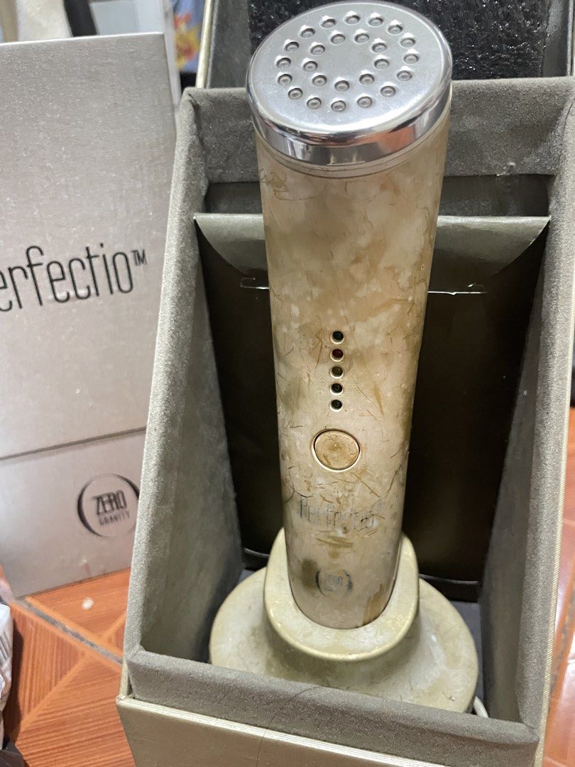 LIMITED EDITION Zero Gravity Perfectio Plus (Category: Face Care) located in Taguig. Submitted by elodia.kloset (Listing ID 1456660041, Image 3). Description: Zero Gravity Perfectio Plus ✨ Selling my authentic Zero Gravity Perfectio Plus 🤍 ORIG PRICE: 287K PESOS Bought in 2018 (Used Once tas natambak na) •BATTERY ISSUES • Please contact Zero Gravity customer service for battery replacement Includes charger, manual, and box Please read the batter