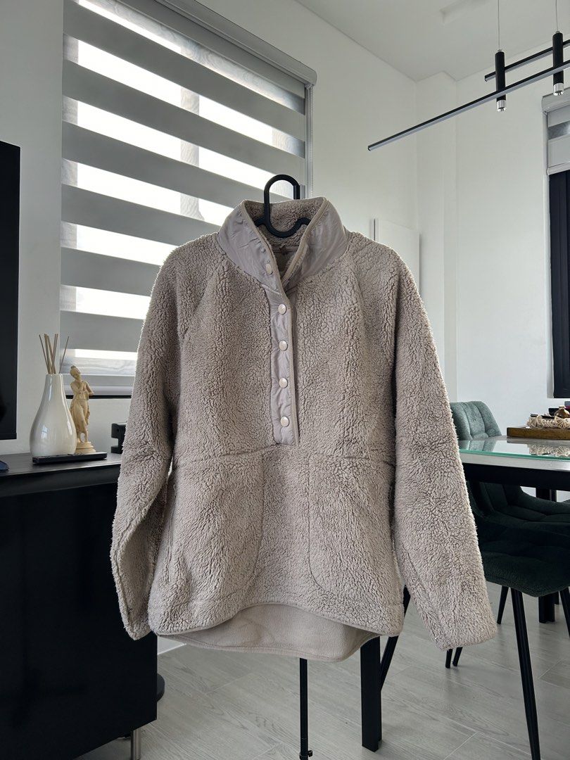 Lou & Grey Beige Sherpa Fleece Snap Neck Pullover (M) (Category: Coats, Jackets and Outerwear) located in Dasmarinas. Submitted by sfclosetcleanup (Listing ID 1456675390, Image 1). Description: 19 x 27.