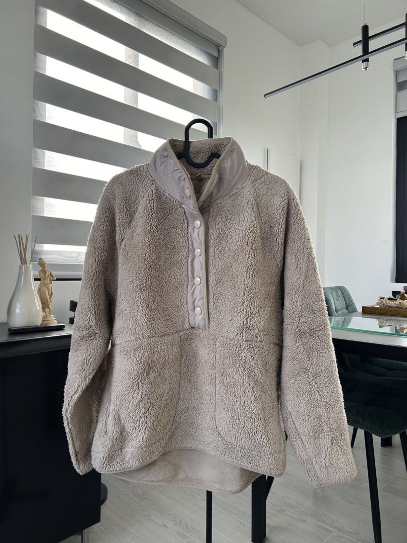 Lou & Grey Beige Sherpa Fleece Snap Neck Pullover (M) (Category: Coats, Jackets and Outerwear) located in Dasmarinas. Submitted by sfclosetcleanup (Listing ID 1456675390, Image 2). Description: 19 x 27.