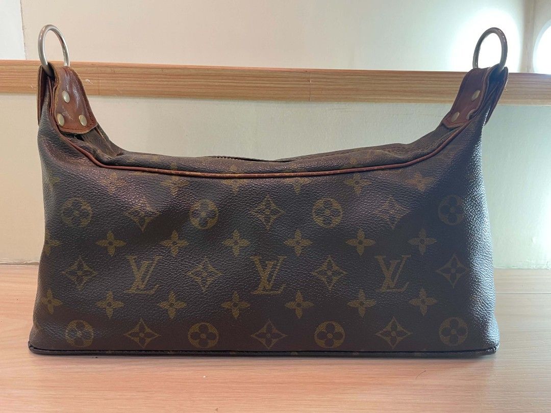 Louis Vuitton Boulogne Monogram Shoulder Bag (Category: Luxury Bags & Wallets) located in Plaridel. Submitted by collectors_blocc (Listing ID 1456726920, Image 2). Description: Eclaire zip Signs of usage Missing Strap.