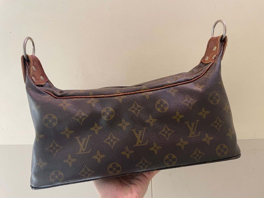 Louis Vuitton Boulogne Monogram Shoulder Bag (Category: Luxury Bags & Wallets) located in Plaridel. Submitted by collectors_blocc (Listing ID 1456726920, Image 3). Description: Eclaire zip Signs of usage Missing Strap.