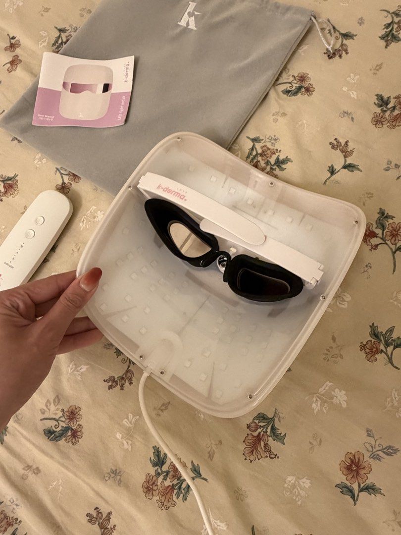 LOVE KDERMA LED LIGHT THERAPY MASK (Category: Face Care) located in Taguig. Submitted by cattydeclutters (Listing ID 1456744960, Image 2). Description: LOVE KDERMA LED LIGHT THERAPY MASK - 7 light modes - voice guided with smart sensor - w velvet pouch - used twice only .