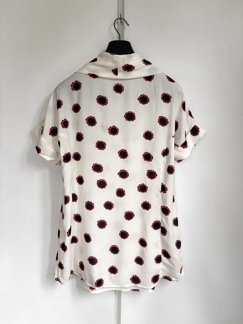 Love Moschino Viscose Shawl Top w/ Floral Pattern (Category: Sleeveless) located in Paranaque City. Submitted by grailonious (Listing ID 1456686901, Image 2). Description: Measurements posted 8.5/10 needs wash - Cream top with a fun black and red floral print. - Made from 100% viscose. - Distributed by SINV in Italy. - Ideal for a casual look..