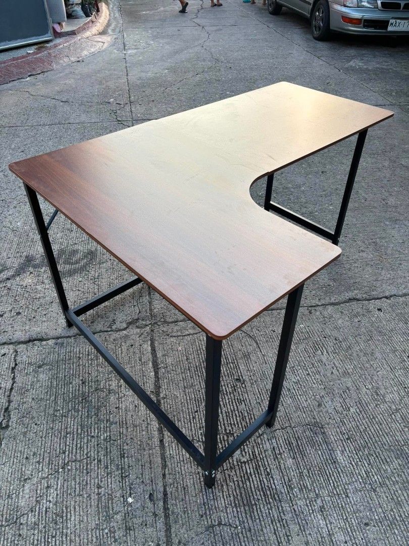 LSHAPE TABLE LEFT SIDE (140CM) BOX SEALED/ASSEMBLED COLOR BROWN (Category: Tables & Sets) located in Manila. Submitted by dolorchris69891 (Listing ID 1456709769, Image 2). Description: LSHAPE TABLE LEFT SIDE (140CM).