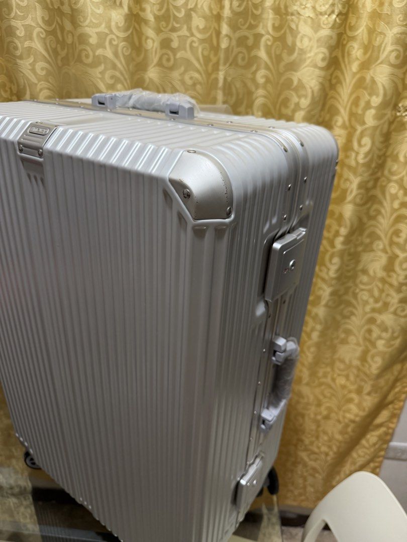 Luggage rimowa silver M,L (Category: Luggage) located in Cainta. Submitted by cubic01 (Listing ID 1456694370, Image 1). Description: 9k Large 7,5k Medium W6,5 Small Hand-Carry(SOLD) Si Large lang may gasgas kc kaka lipat2 dito sa bahay hehe. Pero yung dalawa nasa loob lng nya in pristine condition .