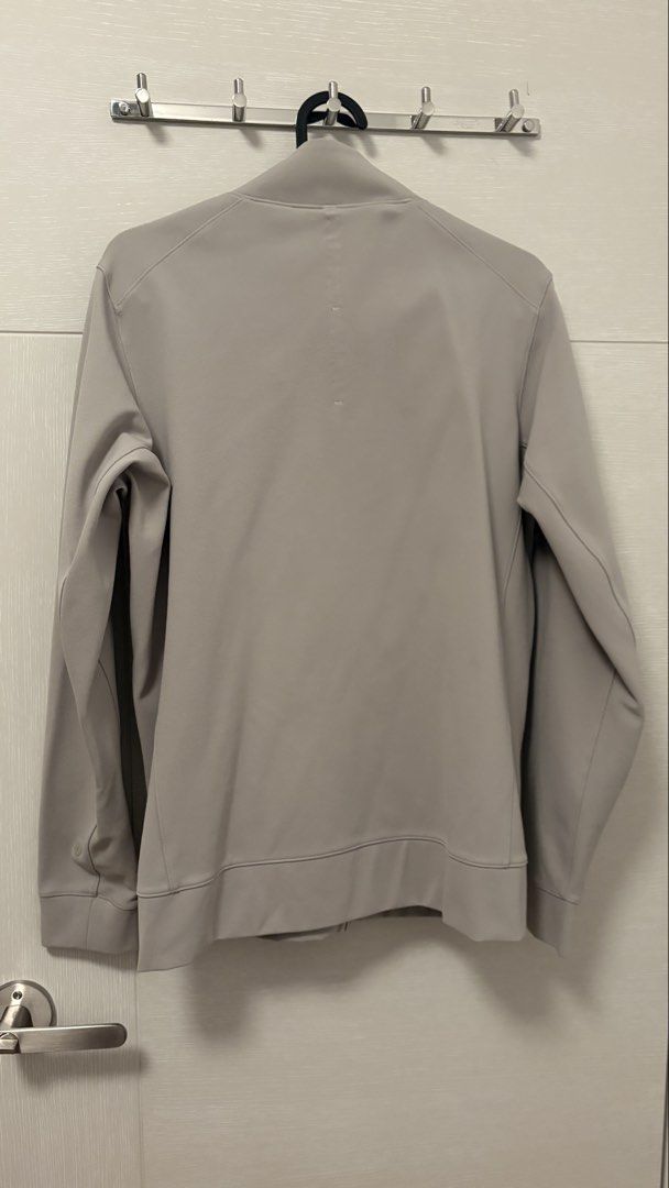 Lululemon Sojourn Jacket (raw linen) （分類：外套及戶外衣服）位於 Hong Kong。 由 ii_yy 提交（商品編號 1456724242，圖片 3）。簡介： Lululemon sojourn jacket (raw linen colour) Size: XS In excellent condition Price is negotiable. Trade location is open for discussion. Measurements: Length from base of neckline to waist: 63cm Waist: 90cm Armpit to armpit: 40cm Sleeve length from armpit: 54cm。