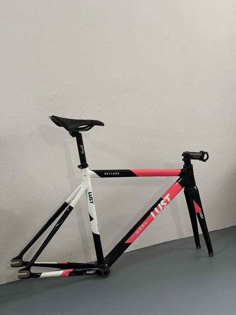 lust beclass (Category: Bicycles) located in Singapore. Submitted by zaaaaaa2 (Listing ID 1456700435, Image 1). Description: price reflects condi on frame 2 dents but don’t affect anything when riding other then that there’s just paint chips and scratches no cracks or rewelded parts the frame won’t crack while riding just cosmetic damages looking for $150 includes -seatpost -seatclamp -stem - headset -bottom bracket ( can include free crankset if