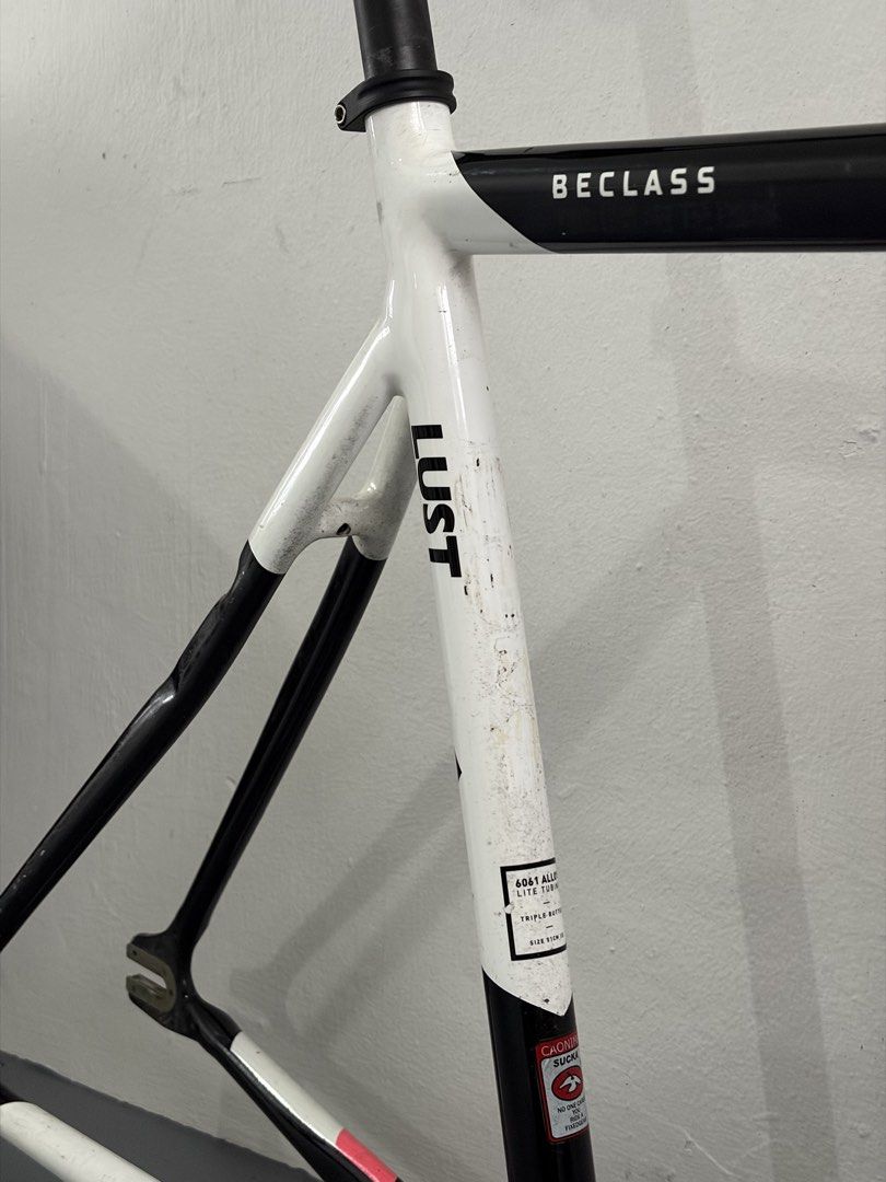lust beclass (Category: Bicycles) located in Singapore. Submitted by zaaaaaa2 (Listing ID 1456700435, Image 3). Description: price reflects condi on frame 2 dents but don’t affect anything when riding other then that there’s just paint chips and scratches no cracks or rewelded parts the frame won’t crack while riding just cosmetic damages looking for $150 includes -seatpost -seatclamp -stem - headset -bottom bracket ( can include free crankset if
