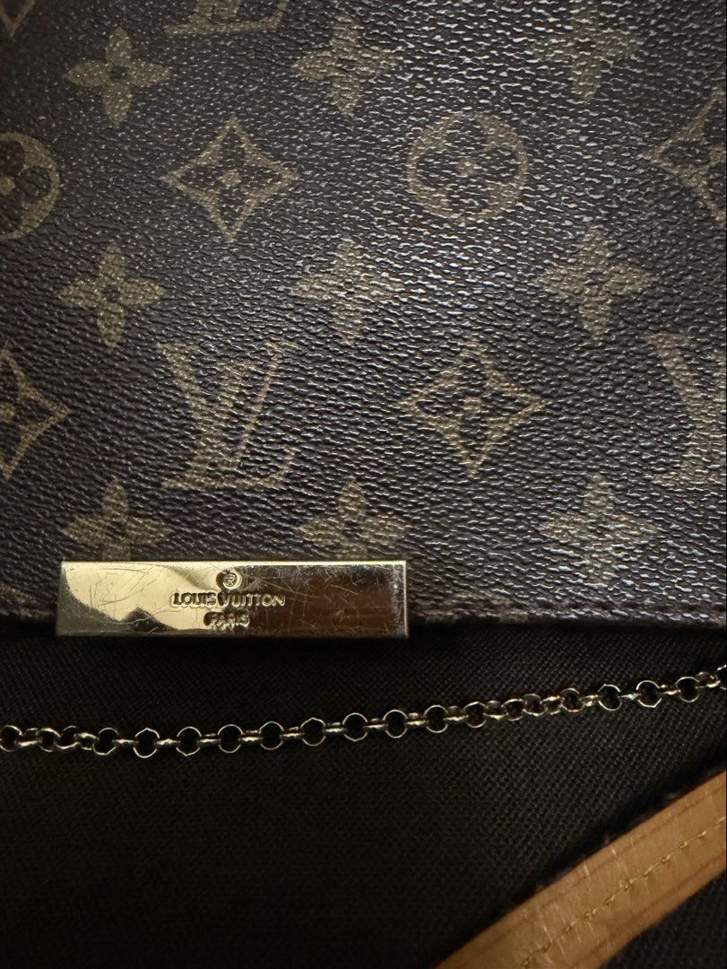LV Favorite MM Monogram Chain Clutchbag (Category: Luxury Bags & Wallets) located in Pasig City. Submitted by armoire_deluxe (Listing ID 1455974200, Image 2). Description: Pre💕 item. In good condition..