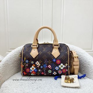 (Category: ) located in . Submitted by brands_lover (Listing ID 1456629602, Image 1). Description: .