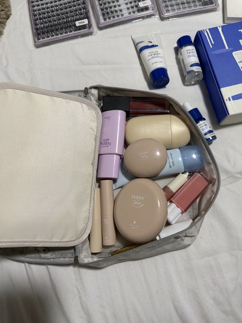 makeup bundle (Category: Makeup) located in Manila. Submitted by xu_yans (Listing ID 1456708335, Image 3). Description: FREE: makeup bag, grwm milk tint, and eyelash tweezer 2,999 only.
