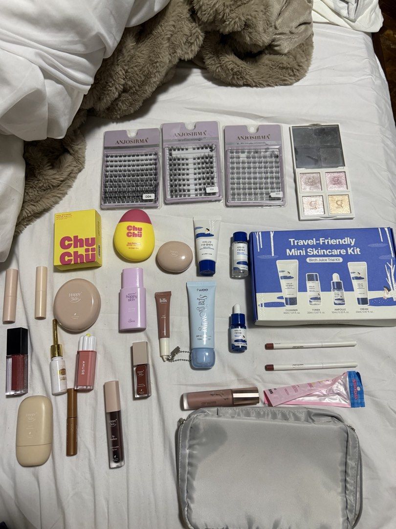 makeup bundle (Category: Makeup) located in Manila. Submitted by xu_yans (Listing ID 1456708335, Image 1). Description: FREE: makeup bag, grwm milk tint, and eyelash tweezer 2,999 only.