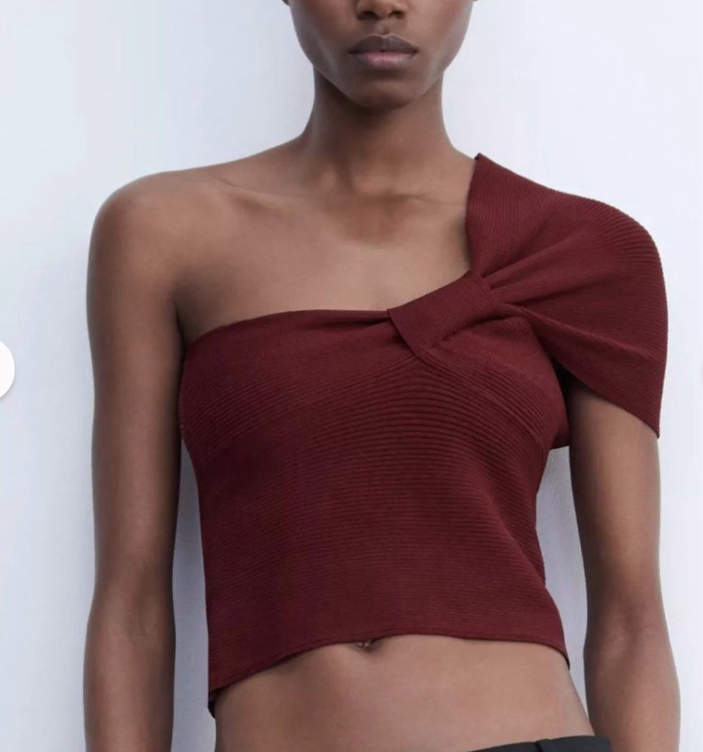 Maroon one sleeve (Category: Sleeveless) located in Quezon City. Submitted by spacecleanse (Listing ID 1456674672, Image 1). Description: .
