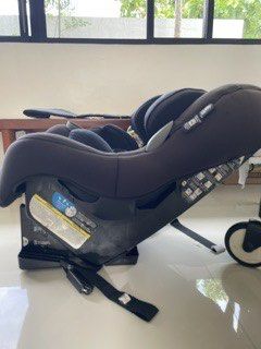 Maxi-Cosi Pria 85 Max (Category: Car Seats) located in Bacoor. Submitted by cts217 (Listing ID 1456669311, Image 2). Description: - Maxi-Cosi car seat and base set - Color: Black - Includes cup holder - Adjustable straps for a secure fit - Cracked buckle but still works - Comes with newborn pillow inserts.
