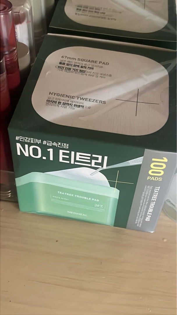 Mediheal Teatree Trouble Pad 100 Pads (Category: Face Care) located in Quezon City. Submitted by reianprincessp-67479 (Listing ID 1456656561, Image 2). Description: Brand New and Unopened ! 100 pads with tweezers included 😄.