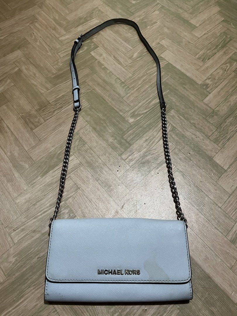 Mk Jetset (Category: Luxury Bags & Wallets) located in Santiago. Submitted by luxuryfindforlessph (Listing ID 1456614548, Image 1). Description: May konting mancha lang overall good as new.