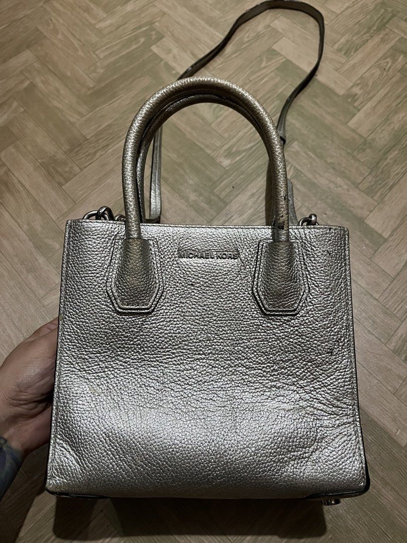 Mk Mercer (Category: Luxury Bags & Wallets) located in Santiago. Submitted by luxuryfindforlessph (Listing ID 1456614802, Image 1). Description: Faded na some of color med size .