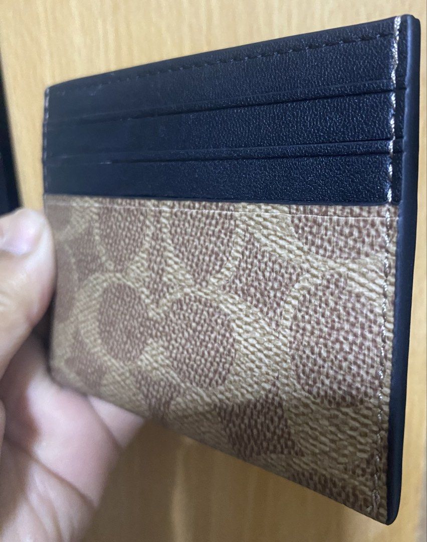 💯mono brown coach card case (Category: Luxury Bags & Wallets) located in San Luis. Submitted by scarlet012 (Listing ID 1456722304, Image 2). Description: sale!!!sale!! like new as in bagong bago pa amoy mall pa super sale n lng po with paper bag.
