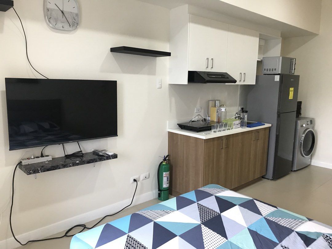 Nicely furnished Vantage West studio (Category: Apartments & Condos) located in Taguig. Submitted by dengarces (Listing ID 1456631780, Image 3). Description: With balcony 14th flr BGC view.