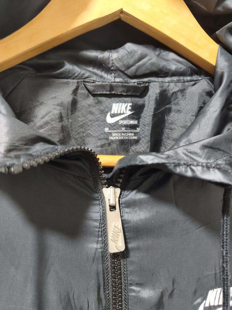 Nike (Category: Coats, Jackets and Outerwear) located in Quezon City. Submitted by gametz (Listing ID 1456771397, Image 3). Description: ORIGINAL ITEM NIKE WIDBRAKER HOODIE - excellent condition - water resist - authentic NIKE item - no issue - size M ( unisex).