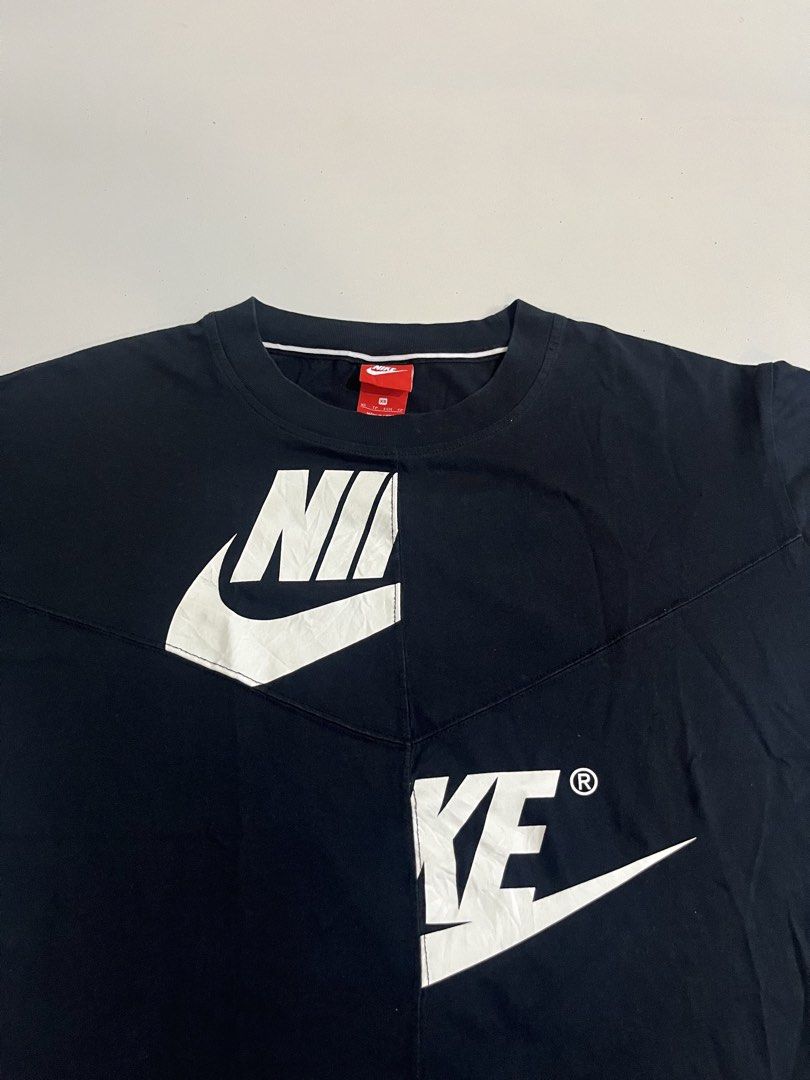Nike Black T-Shirt XS (Category: Tshirts & Polo Shirts ) located in Aloran. Submitted by alrodferna18731 (Listing ID 1456671768, Image 2). Description: - Black Nike T-shirt - Size: XS - Features a unique split Nike logo design - Made in China - Ideal for casual wear.