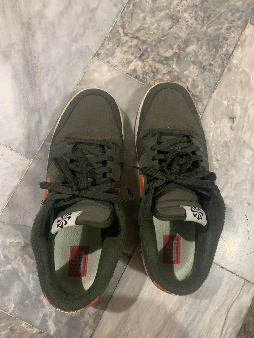 Nike dunks toasty sequioa (Category: Sneakers) located in Manila. Submitted by jamhar (Listing ID 1456707176, Image 1). Description: Nike size 11 toasty sequia.