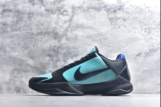 (Category: ) located in . Submitted by Outlet.Sneakers (Listing ID 1456629994, Image 1). Description: .