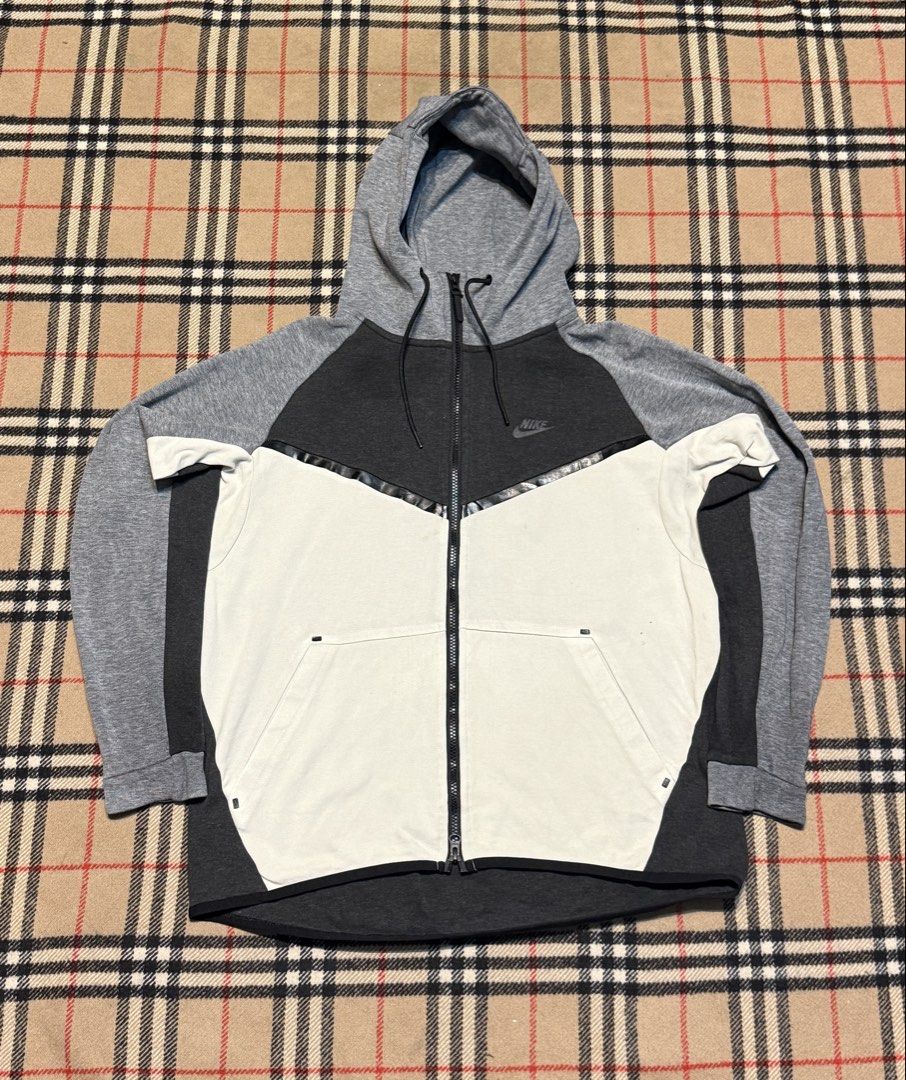 Nike Tech Fleece Jacket (Category: Activewear) located in Cavite. Submitted by markjoseph24866 (Listing ID 1456616106, Image 1). Description: .