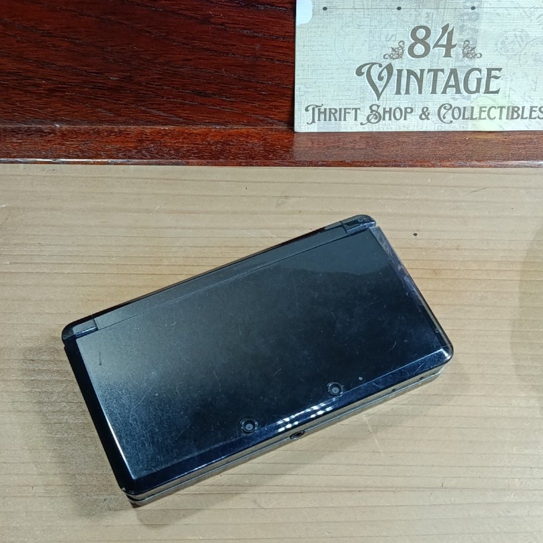 Nintendo 3DS Black (Category: Nintendo) located in Las Pinas. Submitted by 84vintage (Listing ID 1456760424, Image 3). Description: This 3DS was tested working and plays well with an R4Gold Pro. Japanese Characters without an R4. Issue is that it needs a battery replacement. R4 Gold not Included. Sold as is where is.