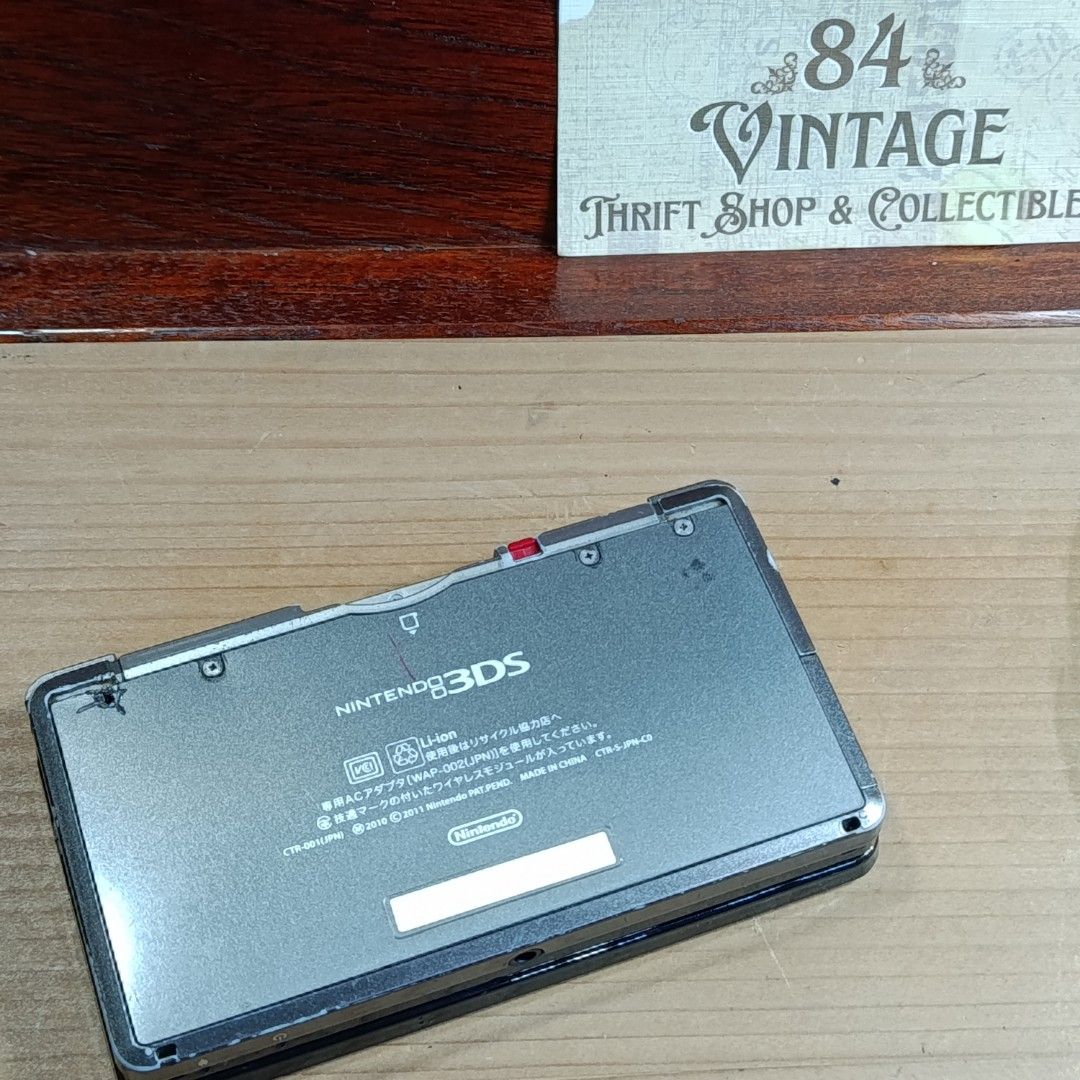 Nintendo 3DS Black (Category: Nintendo) located in Las Pinas. Submitted by 84vintage (Listing ID 1456760424, Image 2). Description: This 3DS was tested working and plays well with an R4Gold Pro. Japanese Characters without an R4. Issue is that it needs a battery replacement. R4 Gold not Included. Sold as is where is.
