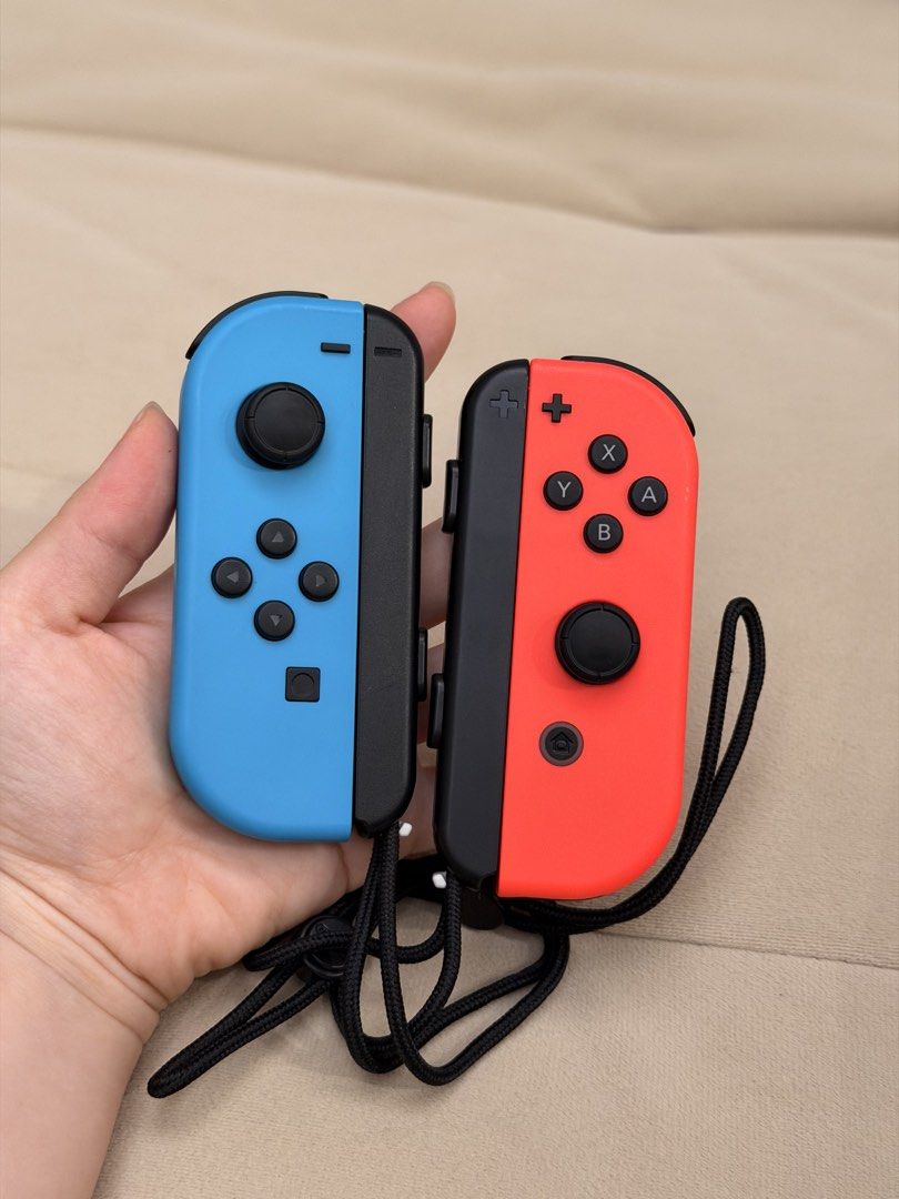 Nintendo Switch （分類：Nintendo 任天堂）位於 Hong Kong。 由 _chr.x 提交（商品編號 1456705544，圖片 3）。簡介： Nintendo Switch 新舊如圖，送遊戲卡 Just Dance 2021 ， 包火牛，底座，一條HDMI線，2個手掣，一個switch機套 面交：屯馬綫（屯門至紅磡站） 郵寄：順豐到付 。