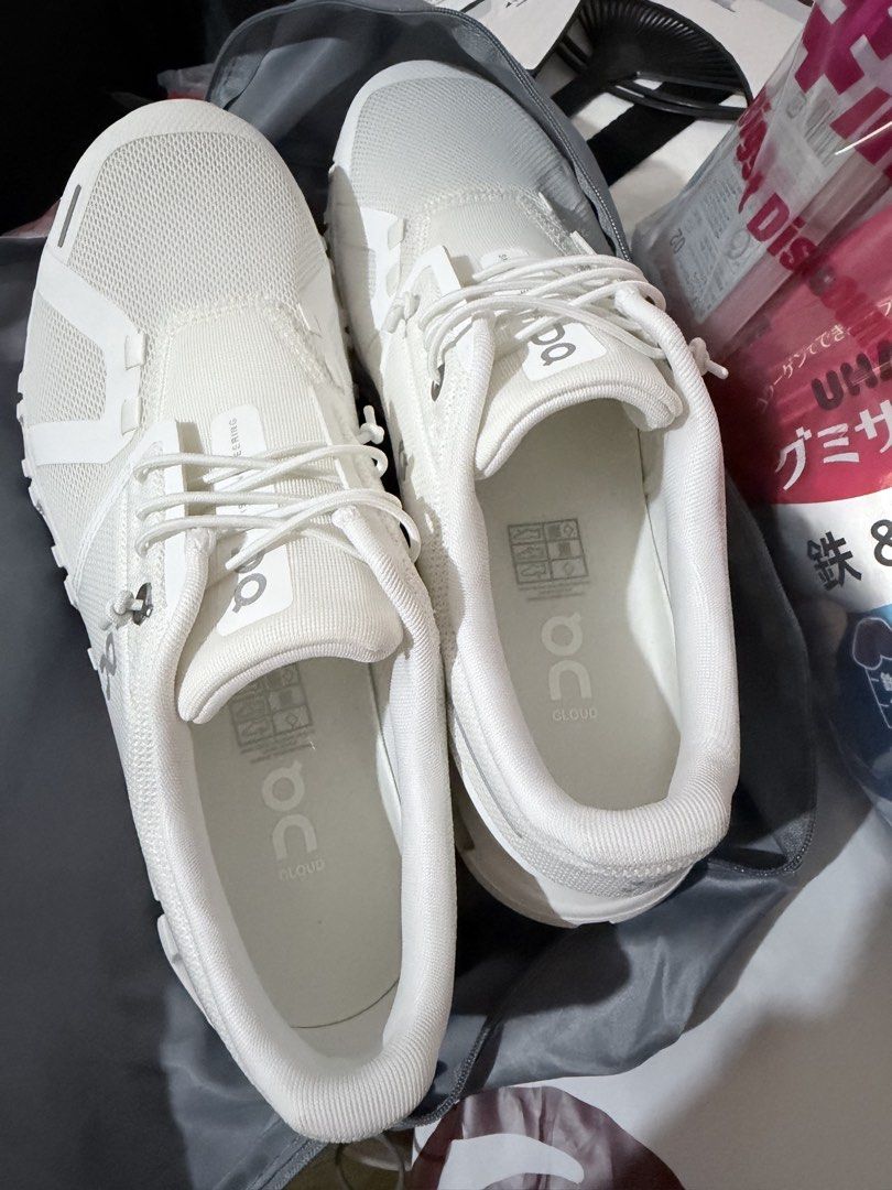 On Cloud 6 - Men Shoes Size 8 (Category: Casual Shoes) located in Pasig City. Submitted by triciaaax (Listing ID 1456631669, Image 2). Description: bought this last week in japan for my tito, sadly it doesn't fit him 😭 it doesn't come with a box since super full na yung mga luggage namin, but this is guaranteed authentic! .