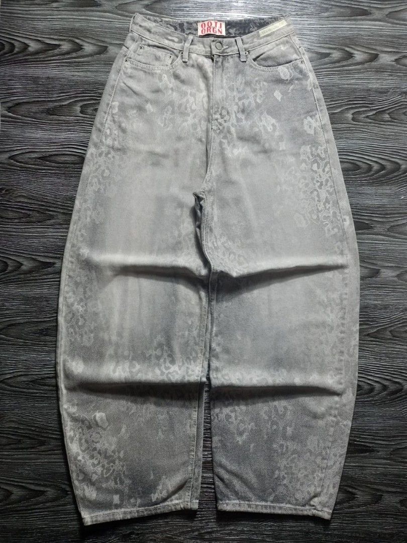 OOTJ Grunge Grey Leopard Denim Pants (Category: Jeans) located in Quezon City. Submitted by renovare.196 (Listing ID 1456735933, Image 2). Description: OOTJ Grunge Grey Leopard Denim Pants As New Condition Color Rate: 9/10 Issue: None Model: 5'7" Fb: Esjay Tingcoy Pm kong gusto nyo vid ww Measurements • Width: 28 • Length: 44.5 • Thigh: 14 • Hem: 9.5 Price: 650 or Obo DM IF INTERESTED📥.