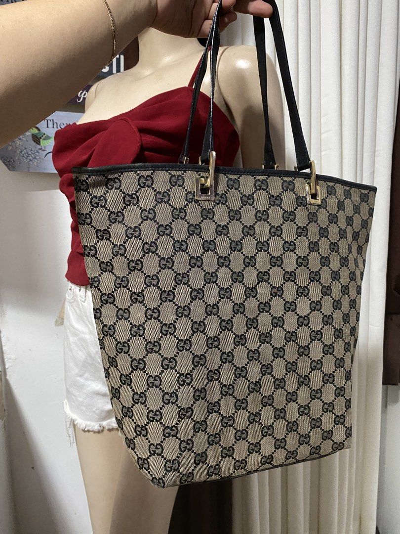 Orig Gucci (Category: Luxury Apparel) located in Tagum. Submitted by amarasluxbag (Listing ID 1456777619, Image 3). Description: With sign of use Maganda pa Med size lang to Subrang tibay pa .