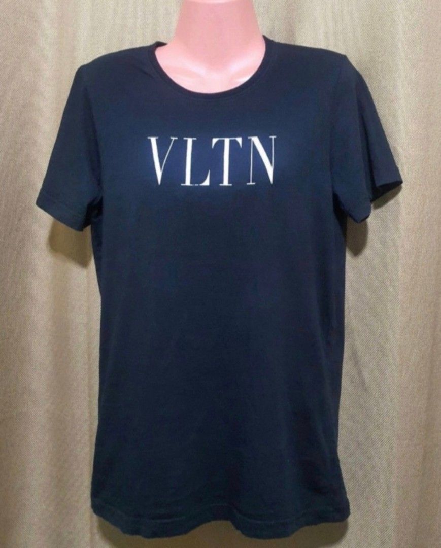 Original Valentino VLTN T-Shirt (Category: Activewear) located in Manila. Submitted by phoebecali (Listing ID 1456773771, Image 2). Description: - black Valentino t-shirt - Features iconic VLTN logo on the front - Classic crew neck and short sleeves - Simple, versatile design for casual wear - Size : small - Condition : lightly used only. No issues or whatsoever. Bought in Singapore. Taguig area 0917-240-46-48 MOP: GCASH / BDO / METROBANKB/ BPI .