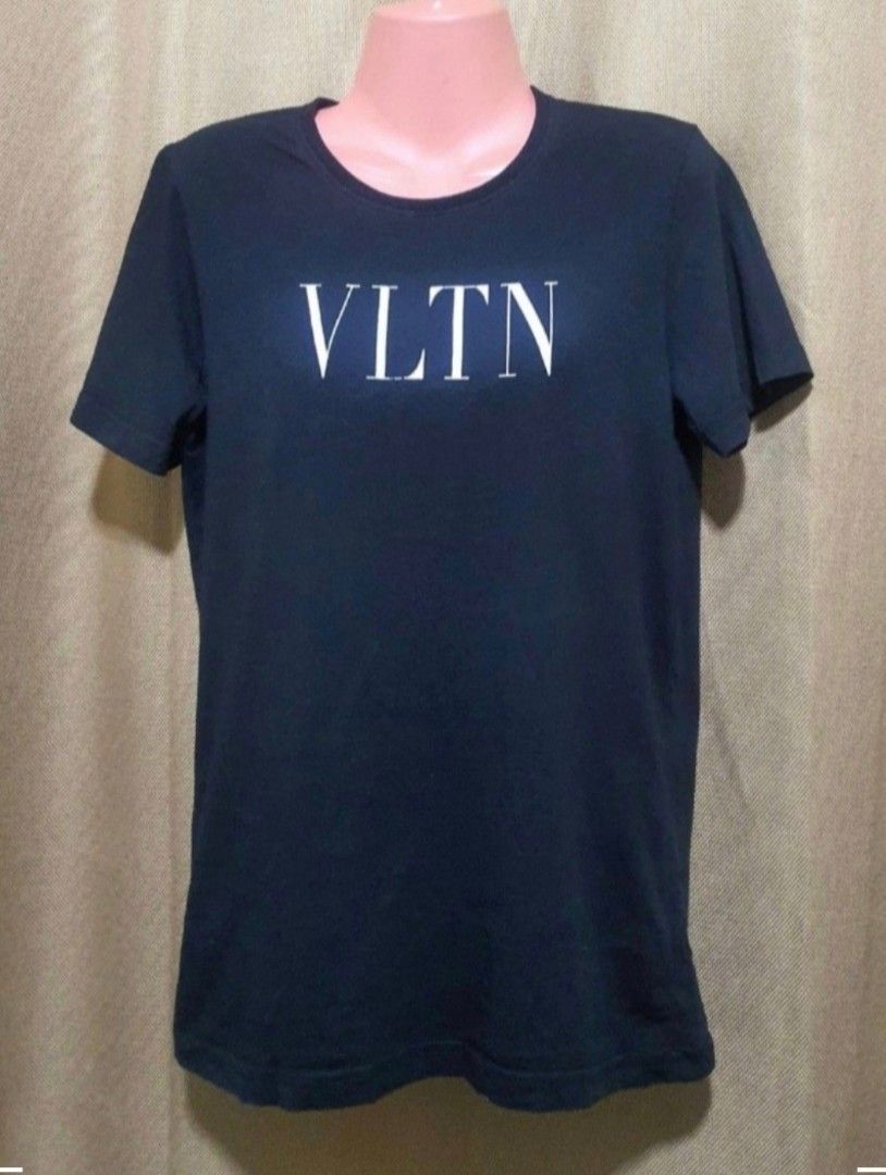 Original Valentino VLTN T-Shirt (Category: Activewear) located in Manila. Submitted by phoebecali (Listing ID 1456773771, Image 1). Description: - black Valentino t-shirt - Features iconic VLTN logo on the front - Classic crew neck and short sleeves - Simple, versatile design for casual wear - Size : small - Condition : lightly used only. No issues or whatsoever. Bought in Singapore. Taguig area 0917-240-46-48 MOP: GCASH / BDO / METROBANKB/ BPI .
