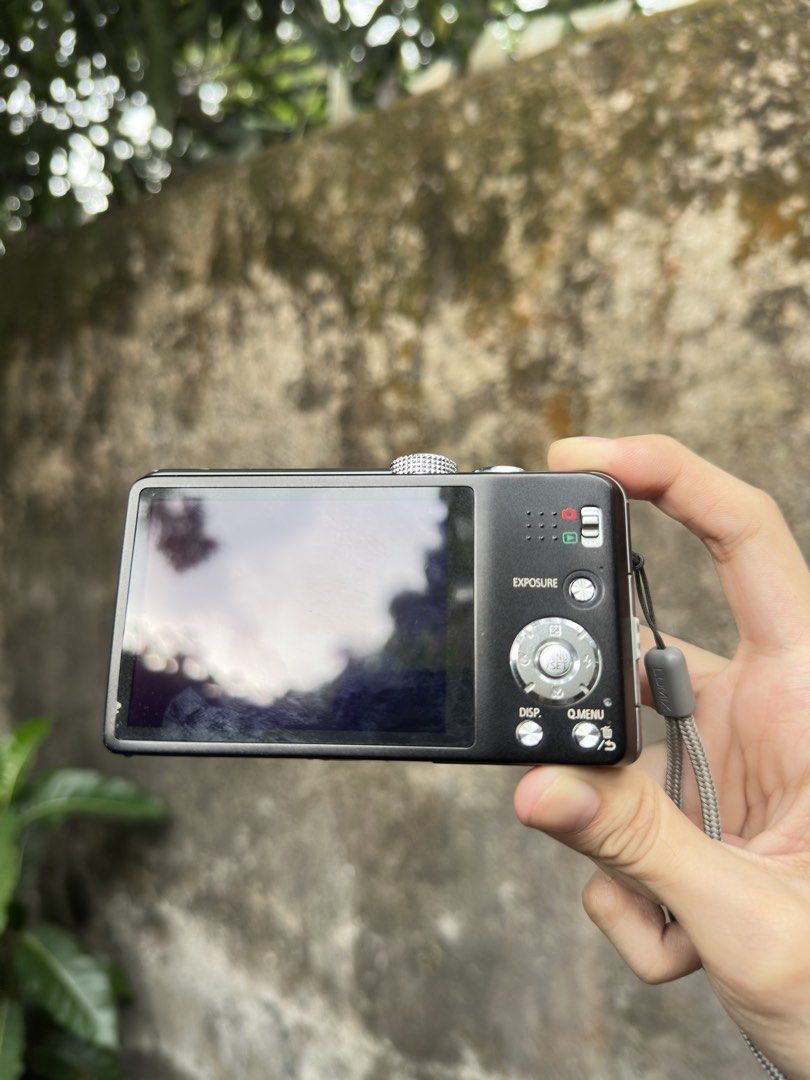 Panasonic Lumix DMC-ZS19 (RUSH!!) (Category: Cameras) located in Manila. Submitted by keonho_26 (Listing ID 1456711617, Image 2). Description: SPECS: * Camera Type: Compact digital camera * Megapixels: 14.1 MP * Sensor: 1/2.33-inch MOS * Lens: Leica DC Vario-Elmar 20x optical zoom * Focal Length: 24-480mm equivalent in 35mm format * Video: 1920x1080 Full HD recording at up to 60p *Stabilization: POWER O.I.S. (Optical Image Stabilizer) * Display: 