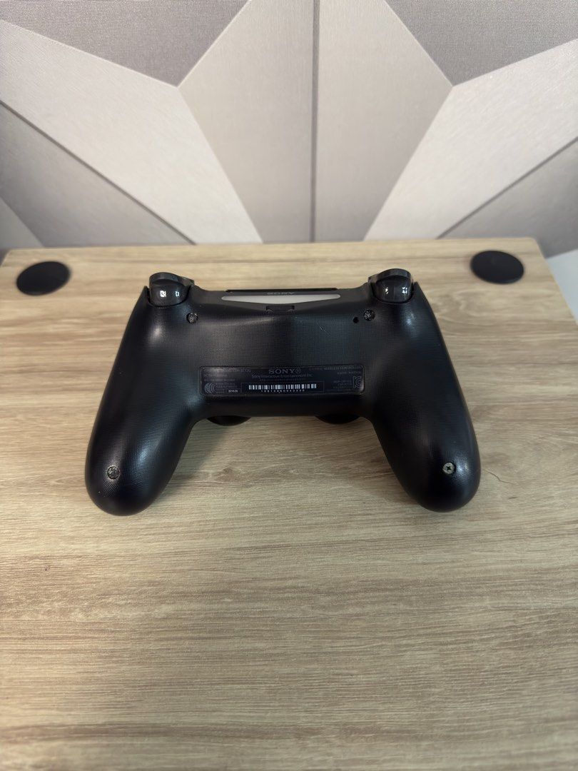 PS4 DualShock 4 V2 Controller (Category: Controllers) located in Pasig City. Submitted by robbiseraphin (Listing ID 1456672219, Image 2). Description: 🎮 Selling: DualShock 4 V2 controller for the PS4 💰 For only 900 php! —————— 📱PM me if you have any questions .