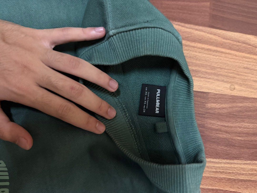 Pull&Bear Boxy (Category: Tshirts & Polo Shirts) located in Kulim. Submitted by mzcollectibles (Listing ID 1456714724, Image 3). Description: Condition 10/10 Baru pakai sekali , cutting boxy sesuai pemakai sizing L , heavy cotton - P23/24 L26.5.
