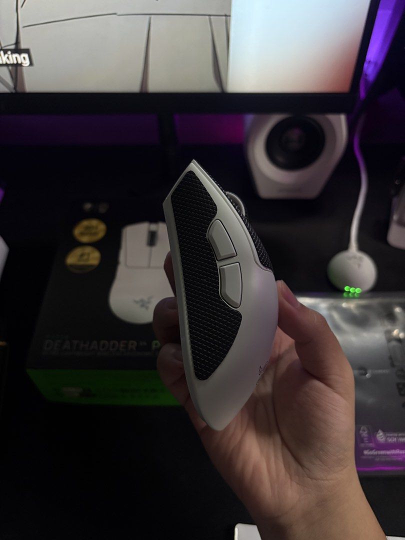 Razer deathadder v4 peo (Category: Mouse & Mousepads) located in Quezon City. Submitted by prolly.tumn (Listing ID 1456727116, Image 3). Description: Razer deathadder v4 pro Open for trades, send your offer. Condition: 9.9/10 - Pristine condition, zero scratches/dents Issue/s: - Inclusions: Complete with original box, Speedflex Type-C cable, and HyperSpeed wireless dongle Prefer pick up for testing purposes but i can do shipping. Ikaw mag book at