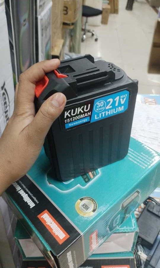 Rechargeable battery (Category: Batteries & Chargers) located in Manila. Submitted by yzcartph (Listing ID 1456678749, Image 1). Description: 50400mah 10knot 650 100800mah 20knot 890 151200mah 30knot 1290.