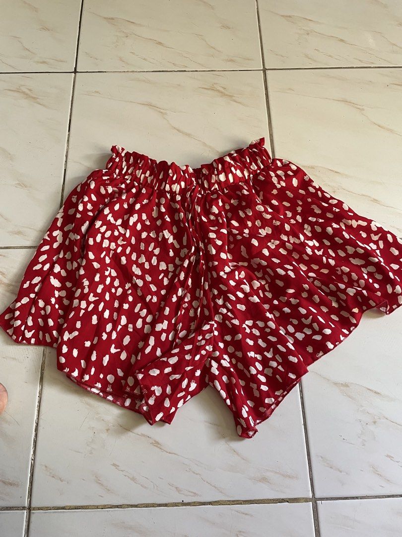 Red and white skirt/shorts (Category: Skirts) located in Pasig City. Submitted by khaleisi (Listing ID 1456780448, Image 2). Description: Waist 28-32” Length 16” Nice soft fabric .
