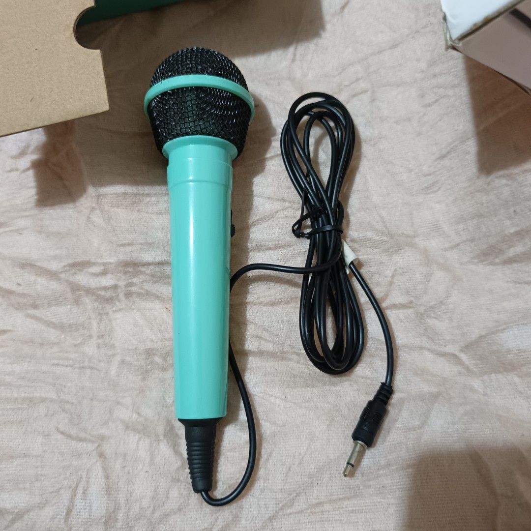 Retro style karaoke machine (Category: Soundbars, Speakers & Amplifiers) located in Baguio. Submitted by hayatihabi23287 (Listing ID 1456695526, Image 3). Description: retro style karaoke machine battery operated from Hongkong box.