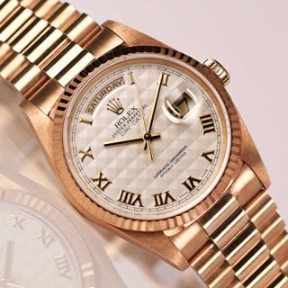 (Category: ) located in . Submitted by legacywatchco (Listing ID 1456687005, Image 1). Description: .